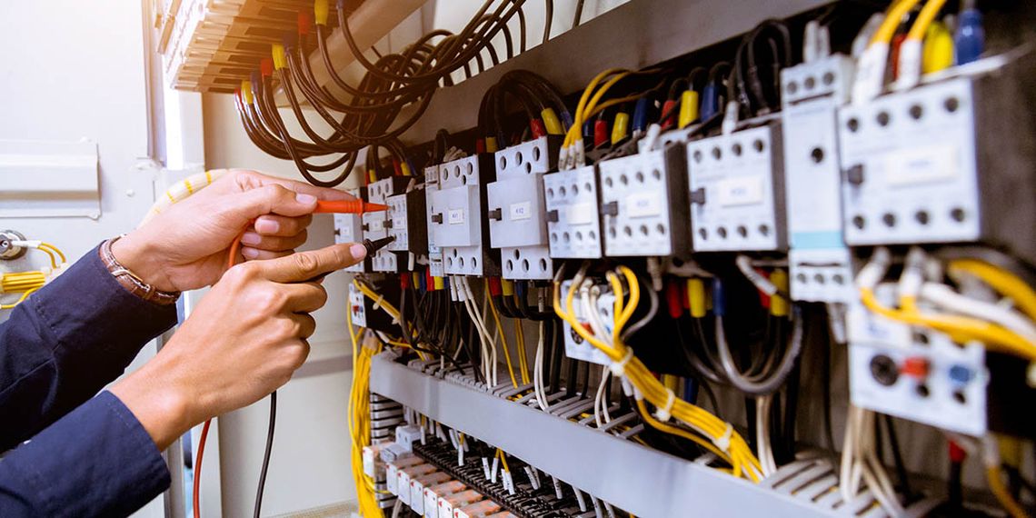 Kosten vs. Sicherheit: Warum sich die Prüfung ortsveränderlicher elektrischer Betriebsmittel immer lohnt