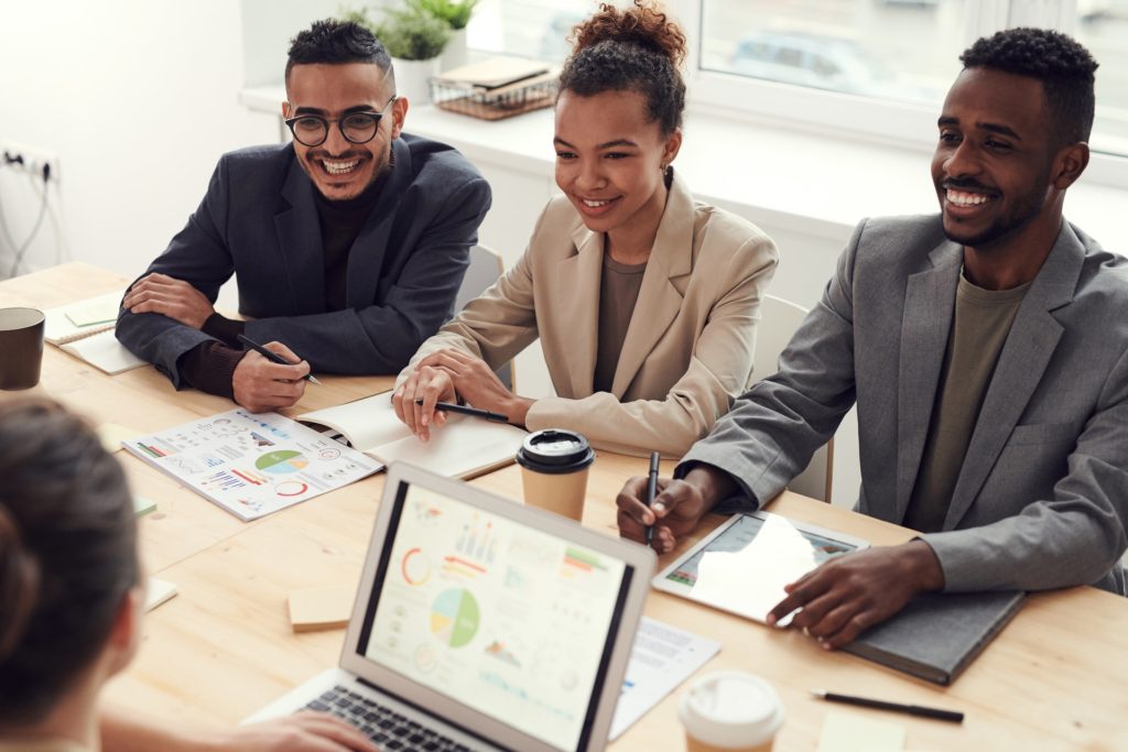 Headhunter vs. klassische Personalvermittlung: Die Vorteile im Überblick